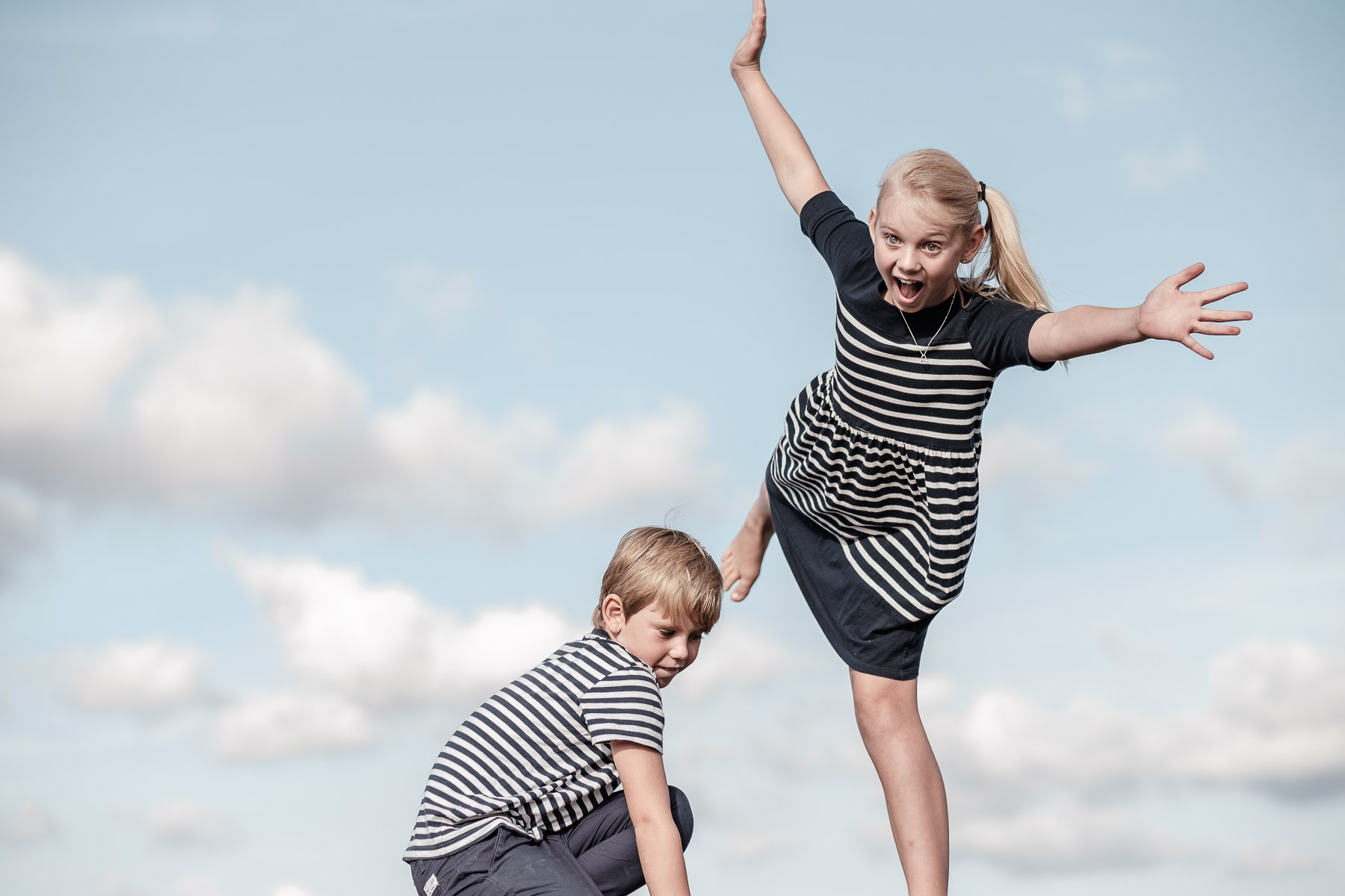 Click to enlarge image ella&emil-tanumshede-barnfotograf-ottossonphoto-1008.jpg